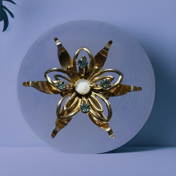 💋 4 FOR $50 /LOVELY VINTAGE FLORAL BROOCH - Picture 3 of 3